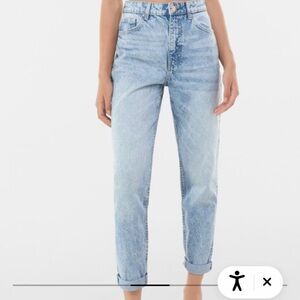 Bershka High Waisted Mom Jeans Light Blue Size 6